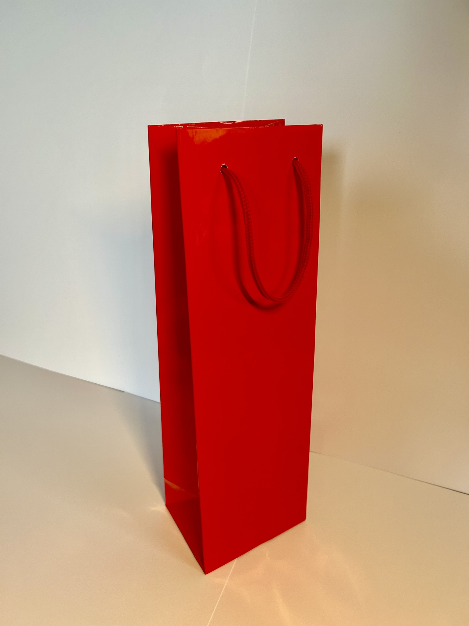 Víno červená LL se šňůrkou, 115x90x370, 21,50 Kč