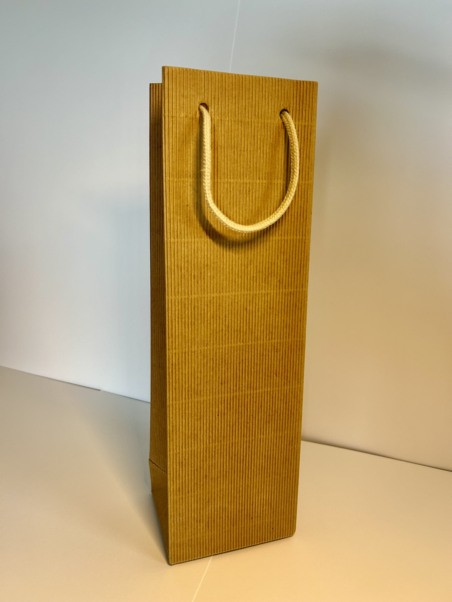 Víno vlna se šňůrkou, 215x90x345, 34,50 Kč